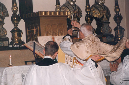 ambrosian_rite03.jpg (48686 bytes)